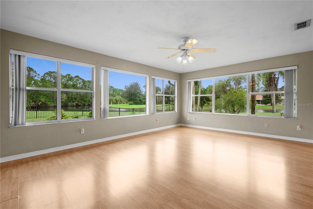 合同活跃: $400,000 (3 贝兹, 3 浴室, 1854 平方英尺)