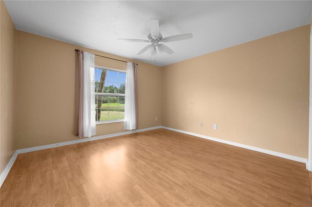 合同活跃: $400,000 (3 贝兹, 3 浴室, 1854 平方英尺)