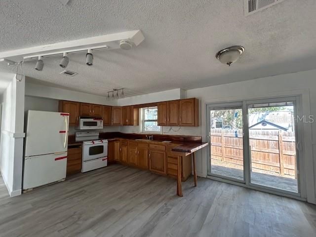 待售: $199,900 (2 贝兹, 2 浴室, 1248 平方英尺)