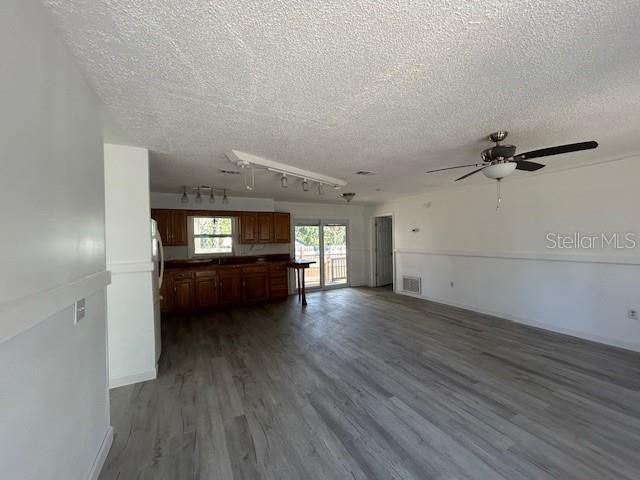 待售: $199,900 (2 贝兹, 2 浴室, 1248 平方英尺)