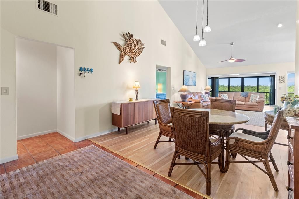 待售: $484,900 (2 贝兹, 2 浴室, 1737 平方英尺)