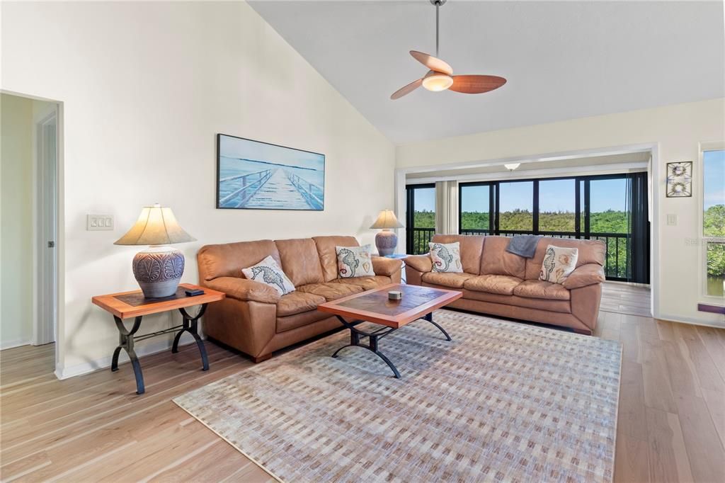 待售: $484,900 (2 贝兹, 2 浴室, 1737 平方英尺)