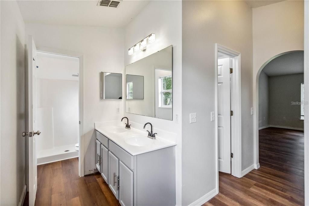 Active With Contract: $415,000 (5 beds, 2 baths, 2229 Square Feet)