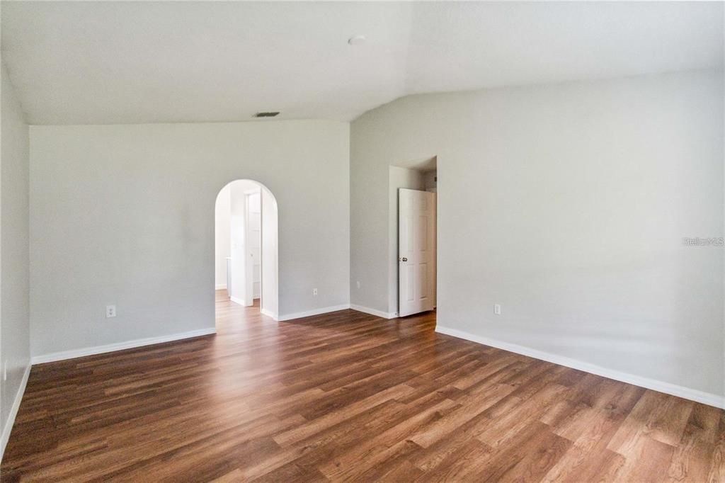 Active With Contract: $415,000 (5 beds, 2 baths, 2229 Square Feet)