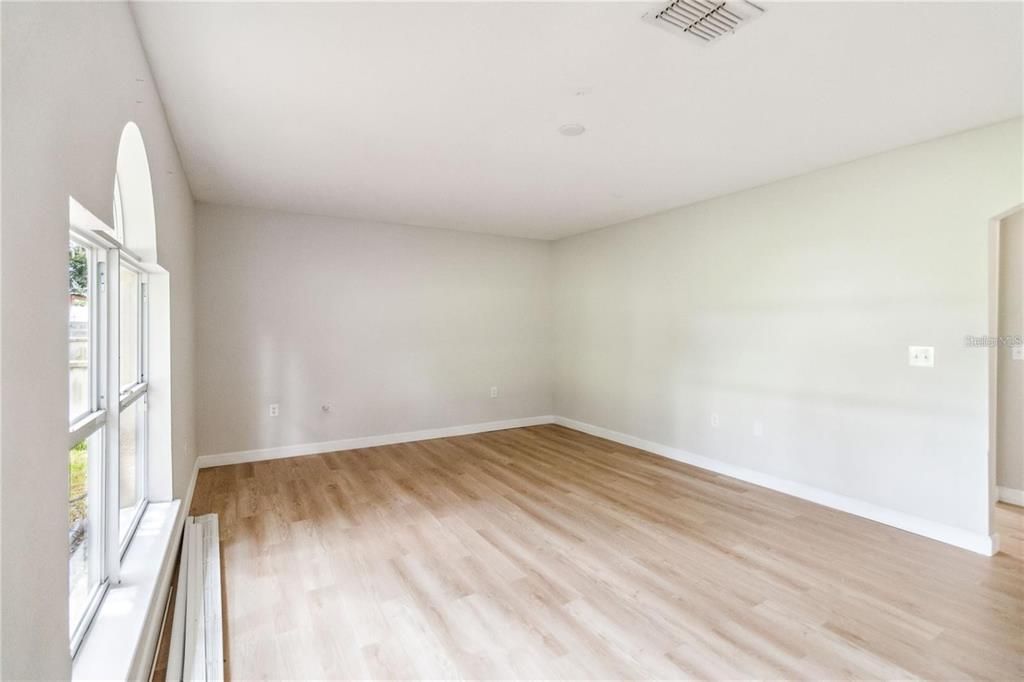 Active With Contract: $415,000 (5 beds, 2 baths, 2229 Square Feet)