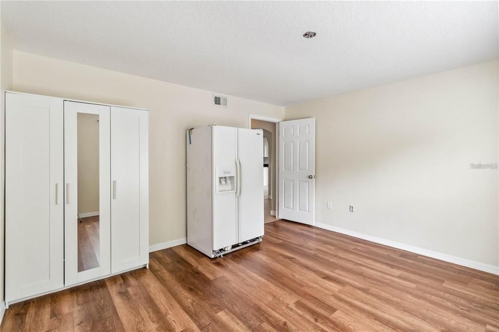 Active With Contract: $415,000 (5 beds, 2 baths, 2229 Square Feet)