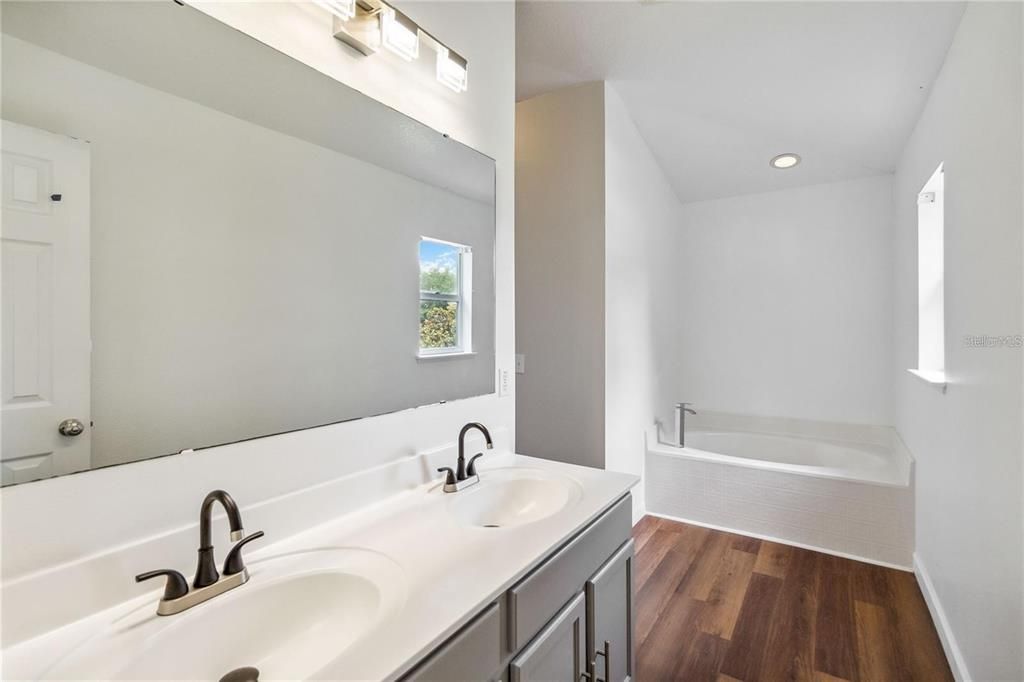 Active With Contract: $415,000 (5 beds, 2 baths, 2229 Square Feet)