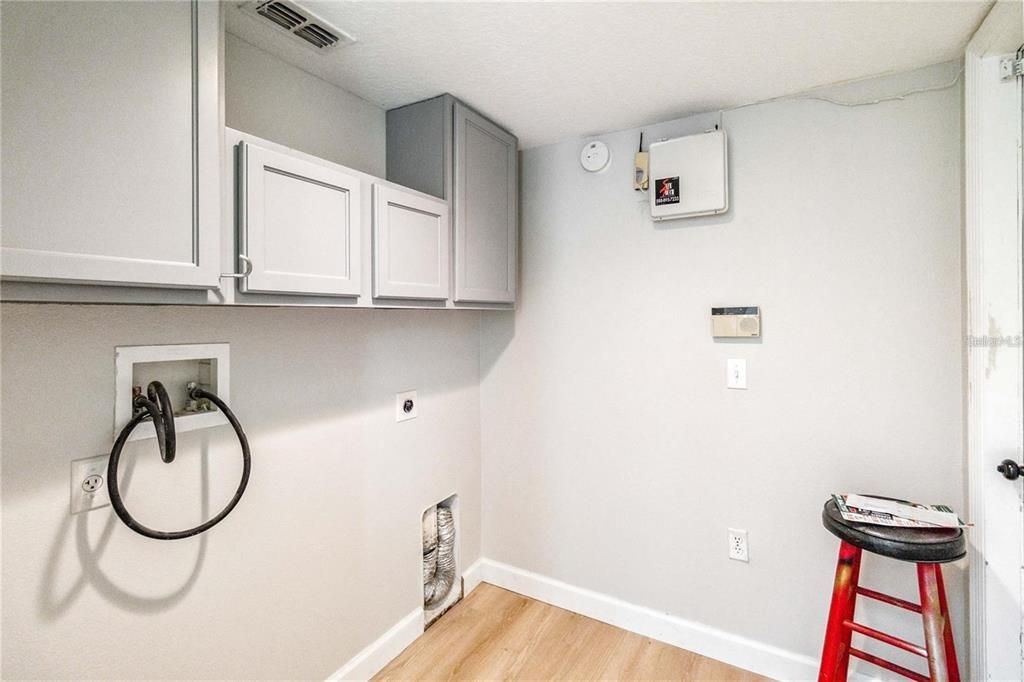 Active With Contract: $415,000 (5 beds, 2 baths, 2229 Square Feet)