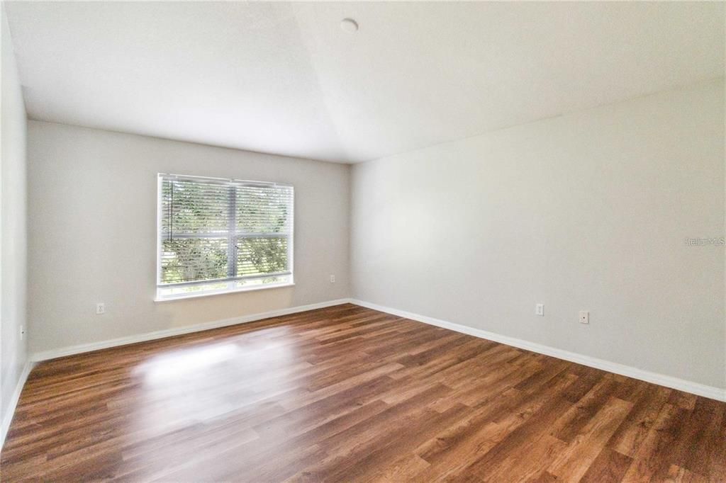 Active With Contract: $415,000 (5 beds, 2 baths, 2229 Square Feet)