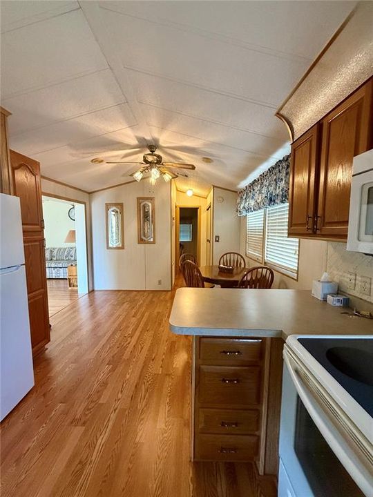 Active With Contract: $95,000 (1 beds, 1 baths, 420 Square Feet)