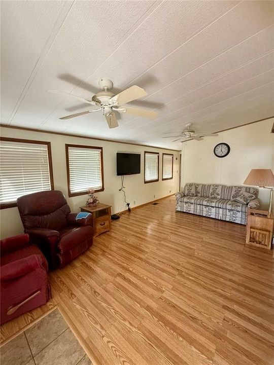 Active With Contract: $95,000 (1 beds, 1 baths, 420 Square Feet)