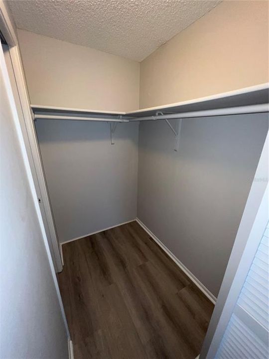 出租: $1,295 (2 贝兹, 1 浴室, 925 平方英尺)