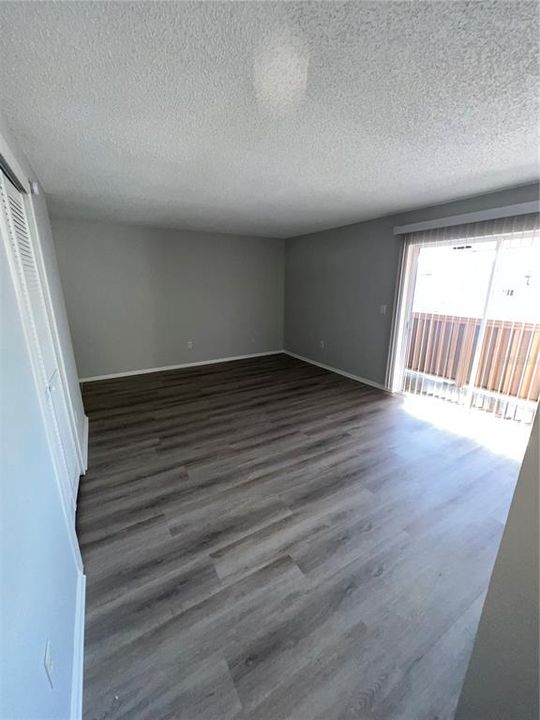 出租: $1,295 (2 贝兹, 1 浴室, 925 平方英尺)