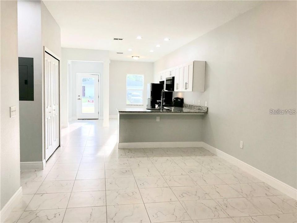 For Sale: $499,990 (6 beds, 0 baths, 2002 Square Feet)