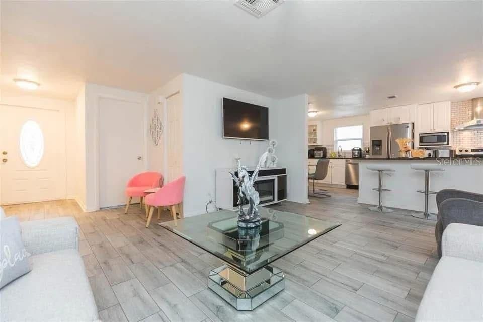 En Renta: $3,000 (4 camas, 3 baños, 1463 Pies cuadrados)