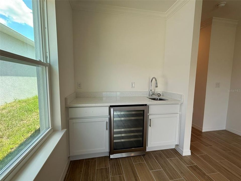 На продажу: $625,000 (6 спален, 4 ванн, 3649 Квадратных фут)