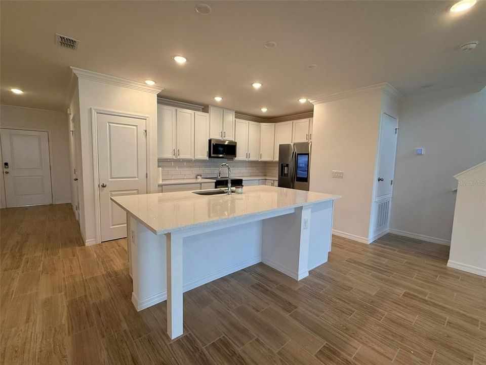 На продажу: $625,000 (6 спален, 4 ванн, 3649 Квадратных фут)