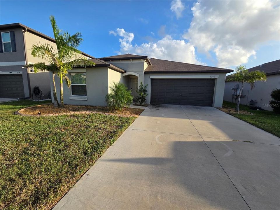 Activo con contrato: $179,510 (4 camas, 2 baños, 1935 Pies cuadrados)