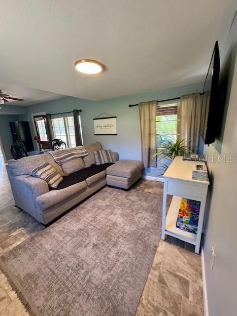 待售: $115,000 (2 贝兹, 1 浴室, 672 平方英尺)