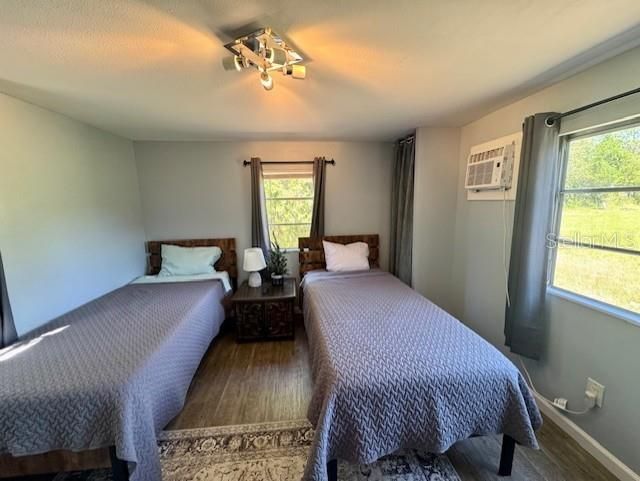 待售: $115,000 (2 贝兹, 1 浴室, 672 平方英尺)