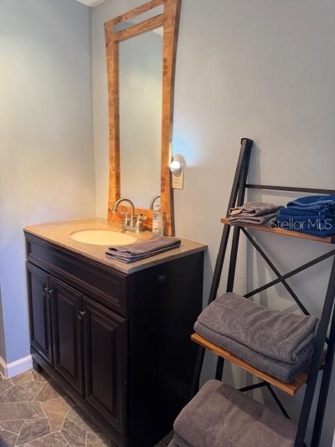 待售: $115,000 (2 贝兹, 1 浴室, 672 平方英尺)