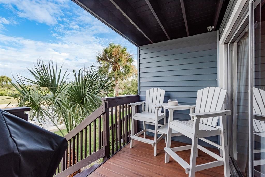 For Sale: $300,000 (2 beds, 2 baths, 1104 Square Feet)