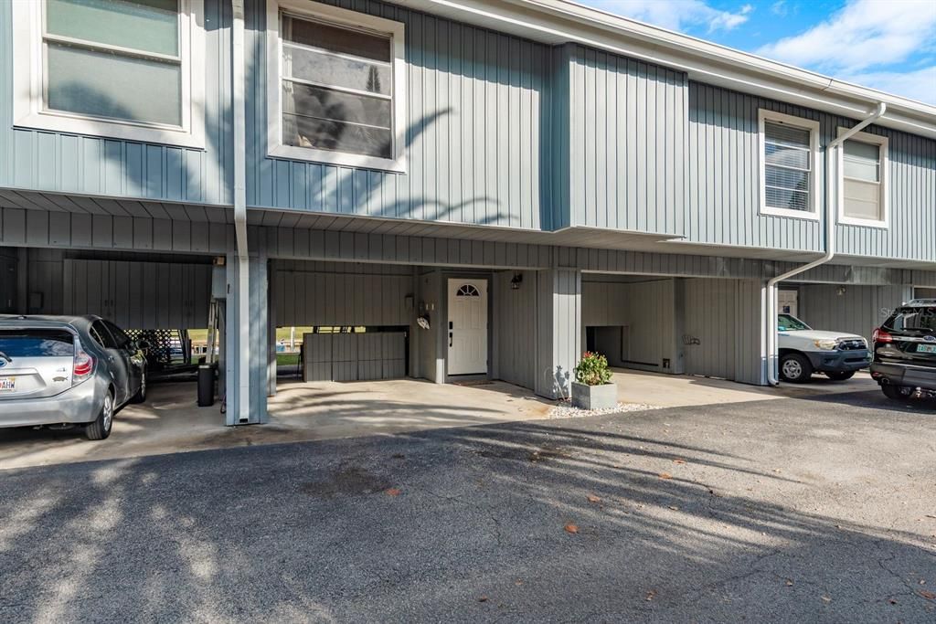 For Sale: $300,000 (2 beds, 2 baths, 1104 Square Feet)