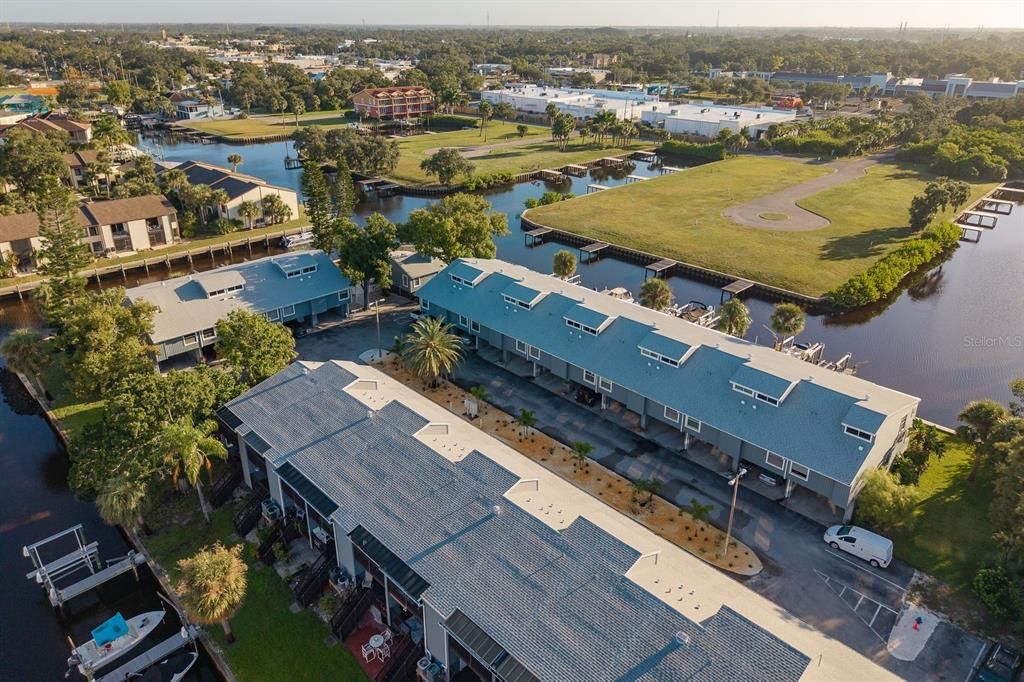 For Sale: $300,000 (2 beds, 2 baths, 1104 Square Feet)