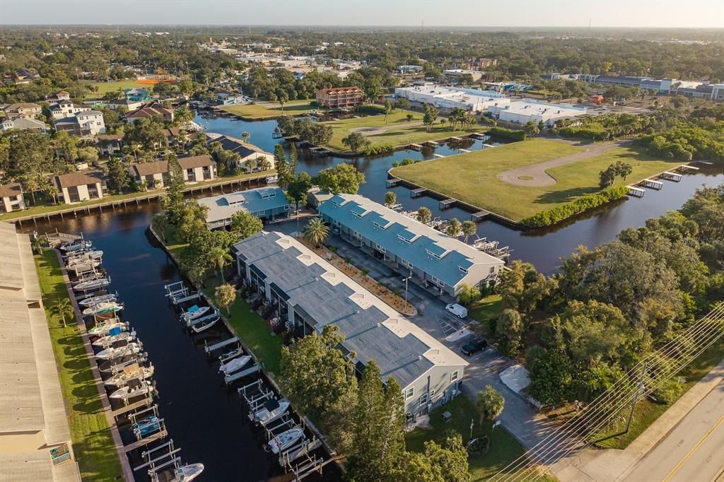 For Sale: $300,000 (2 beds, 2 baths, 1104 Square Feet)