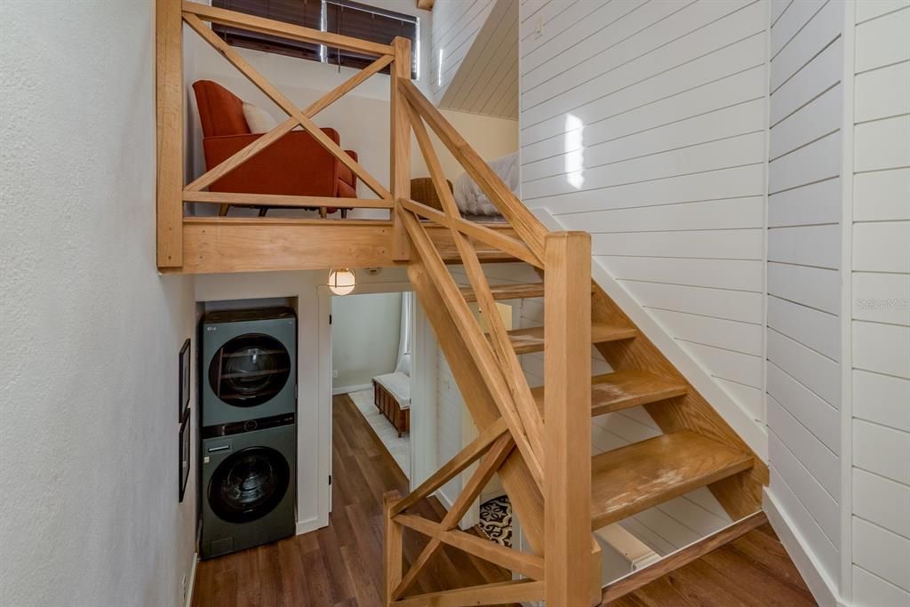 For Sale: $300,000 (2 beds, 2 baths, 1104 Square Feet)