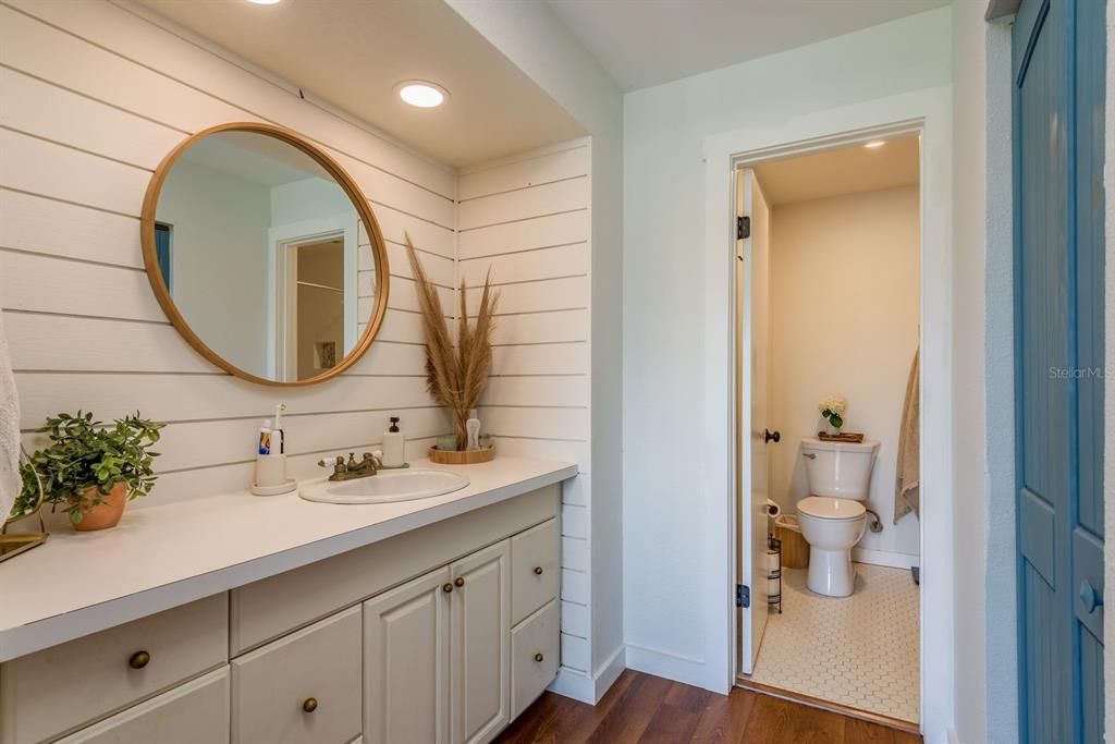 For Sale: $300,000 (2 beds, 2 baths, 1104 Square Feet)