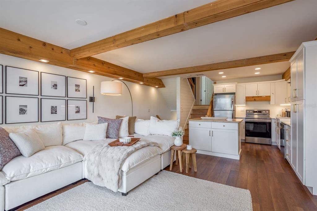 For Sale: $300,000 (2 beds, 2 baths, 1104 Square Feet)