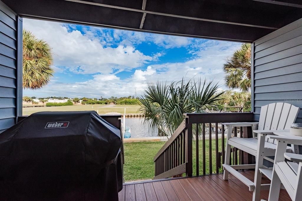 For Sale: $300,000 (2 beds, 2 baths, 1104 Square Feet)