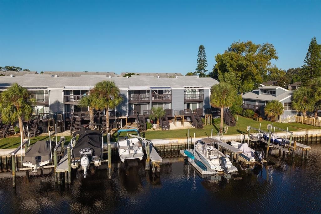 For Sale: $300,000 (2 beds, 2 baths, 1104 Square Feet)