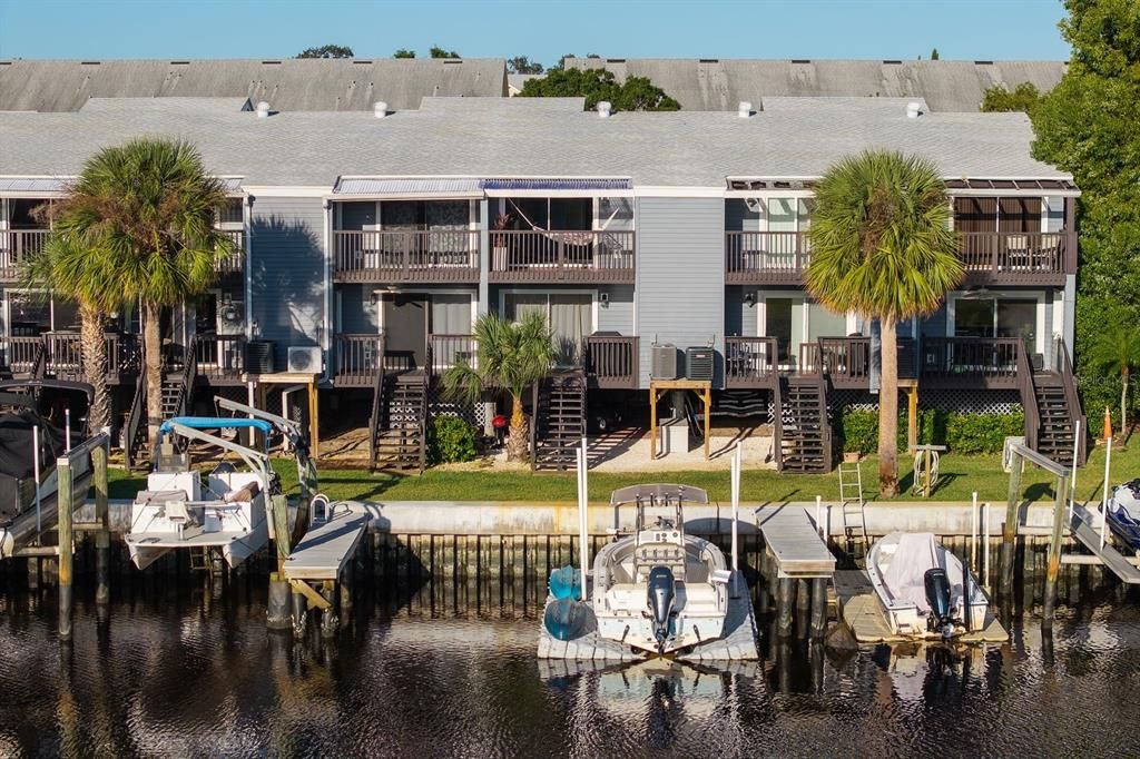 For Sale: $300,000 (2 beds, 2 baths, 1104 Square Feet)