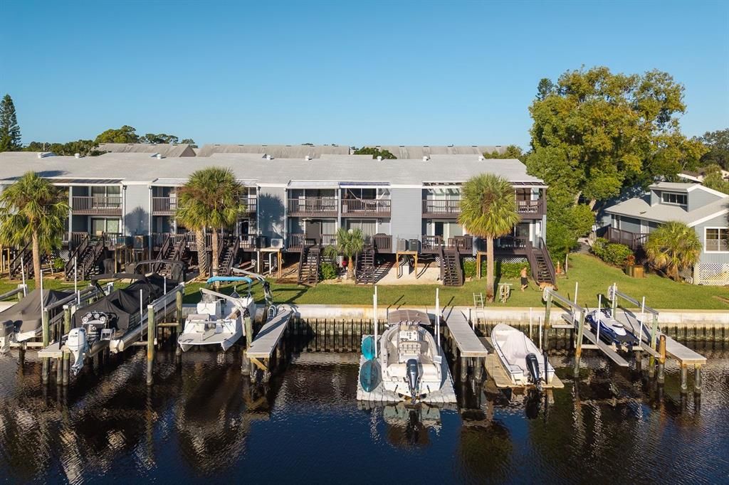 For Sale: $300,000 (2 beds, 2 baths, 1104 Square Feet)