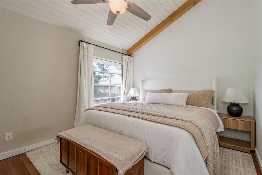 For Sale: $300,000 (2 beds, 2 baths, 1104 Square Feet)