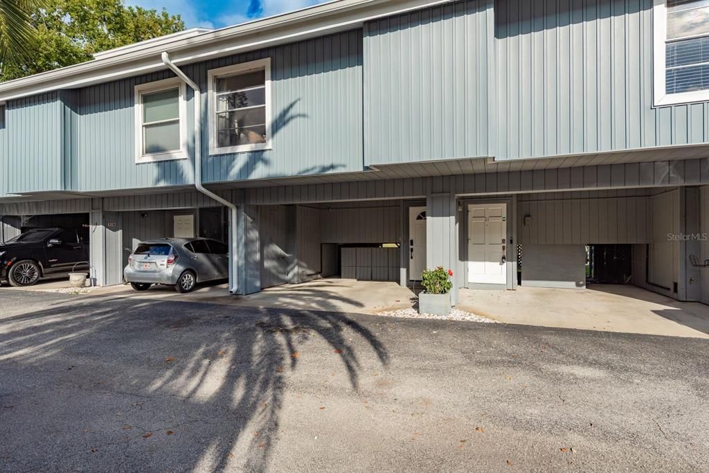 For Sale: $300,000 (2 beds, 2 baths, 1104 Square Feet)