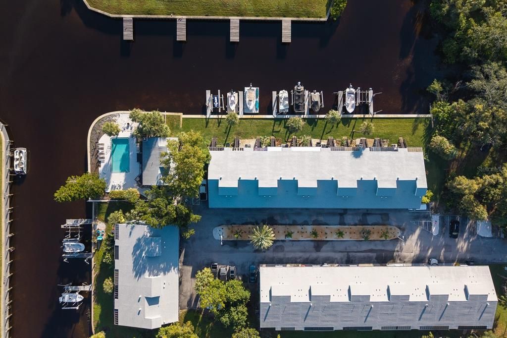 For Sale: $300,000 (2 beds, 2 baths, 1104 Square Feet)