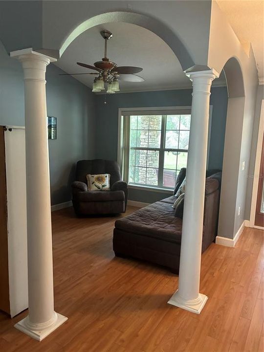 For Sale: $425,000 (4 beds, 3 baths, 2586 Square Feet)