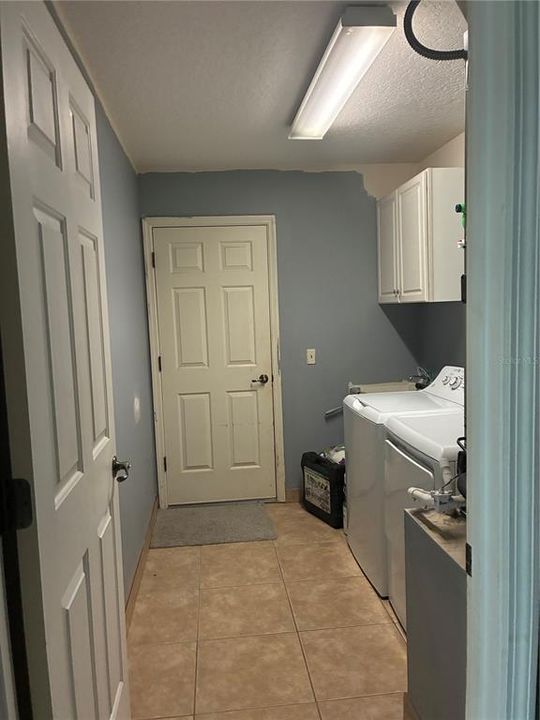 For Sale: $425,000 (4 beds, 3 baths, 2586 Square Feet)