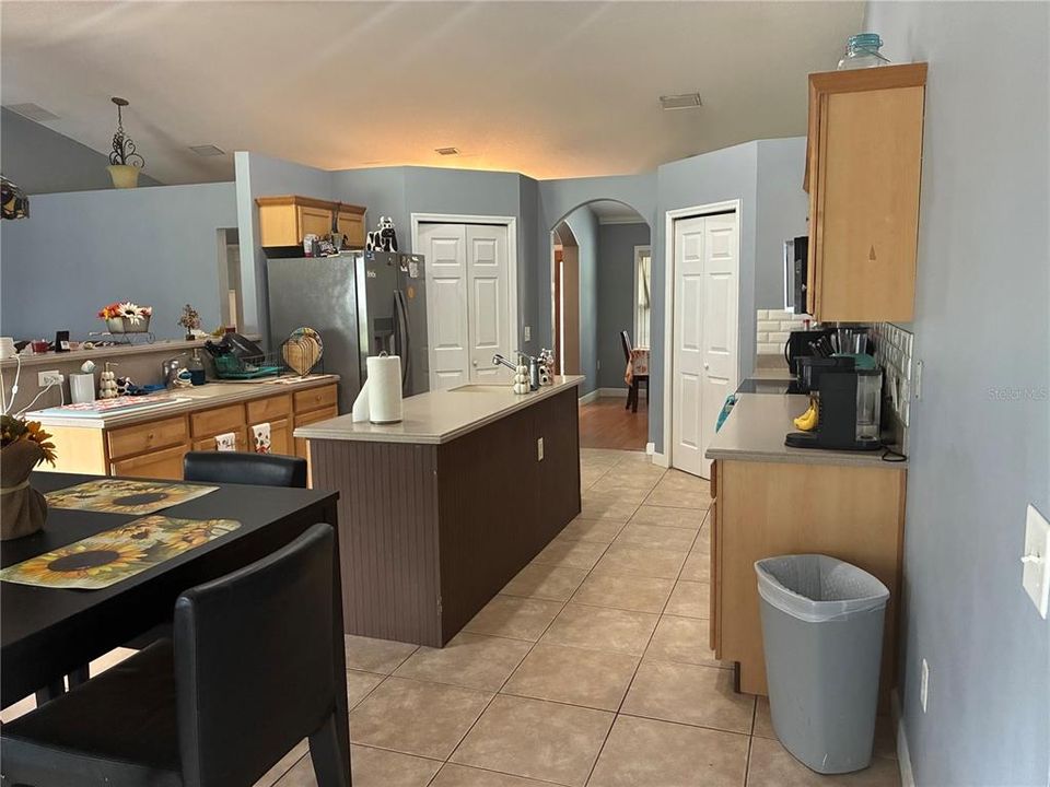 For Sale: $425,000 (4 beds, 3 baths, 2586 Square Feet)