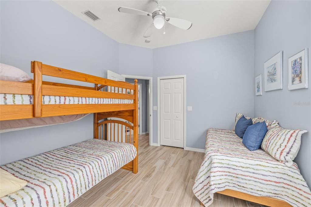 Под контрактом: $997,000 (4 спален, 3 ванн, 3318 Квадратных фут)