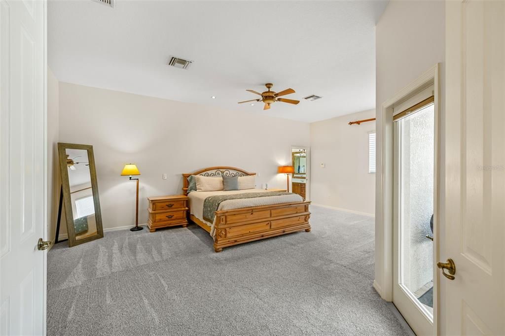 Под контрактом: $997,000 (4 спален, 3 ванн, 3318 Квадратных фут)