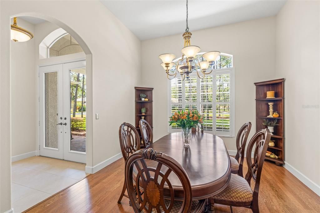 Под контрактом: $997,000 (4 спален, 3 ванн, 3318 Квадратных фут)