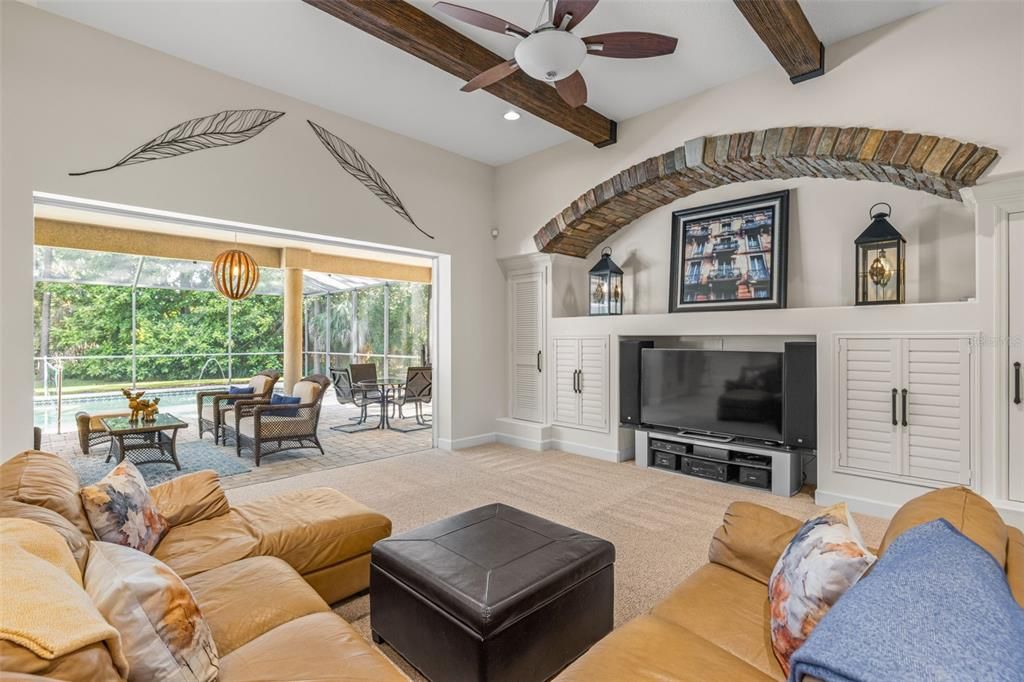 Под контрактом: $997,000 (4 спален, 3 ванн, 3318 Квадратных фут)