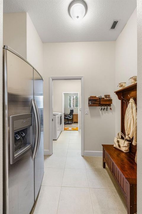 Под контрактом: $997,000 (4 спален, 3 ванн, 3318 Квадратных фут)