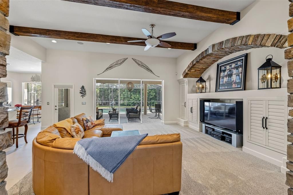 Под контрактом: $997,000 (4 спален, 3 ванн, 3318 Квадратных фут)