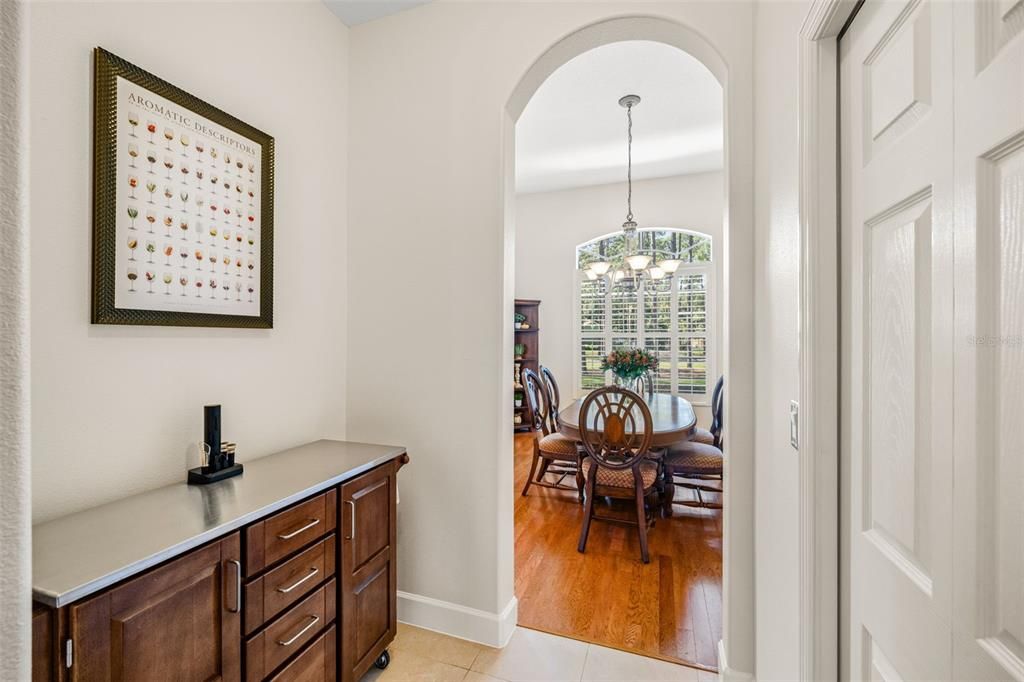 Под контрактом: $997,000 (4 спален, 3 ванн, 3318 Квадратных фут)