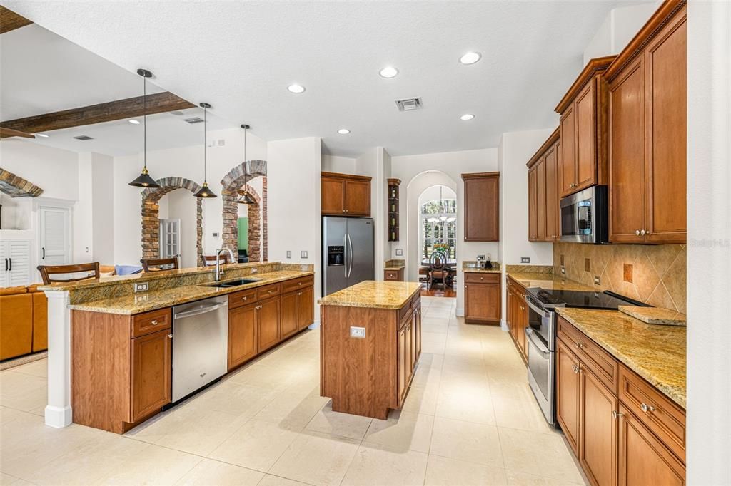 Под контрактом: $997,000 (4 спален, 3 ванн, 3318 Квадратных фут)